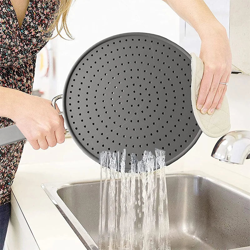 Silicone Kitchen Splatter Screen with Handle Heat-resisting Oil Splash Guard Drain Board Cover Kitchen Frying Pan Lid - Happy Bambino